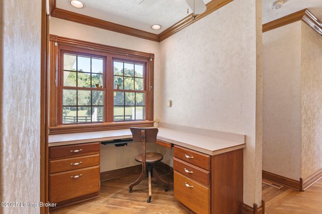 5607 Blevins Gap Rd, Louisville, KY 40272