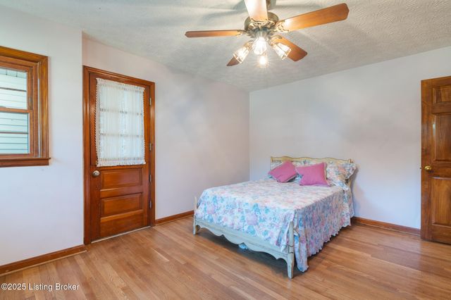 5607 Blevins Gap Rd, Louisville, KY 40272