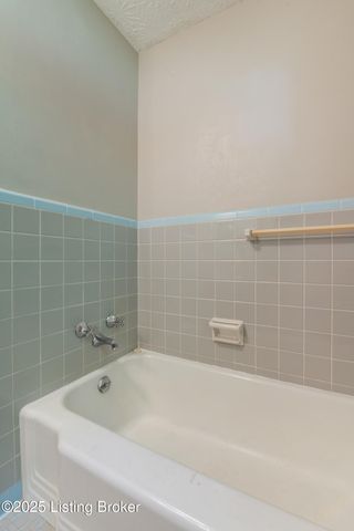 5607 Blevins Gap Rd, Louisville, KY 40272