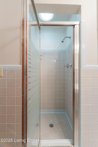 5607 Blevins Gap Rd, Louisville, KY 40272