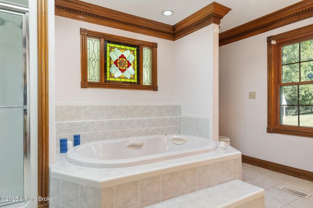 5607 Blevins Gap Rd, Louisville, KY 40272