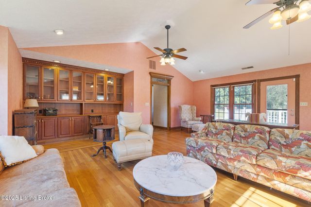 5607 Blevins Gap Rd, Louisville, KY 40272