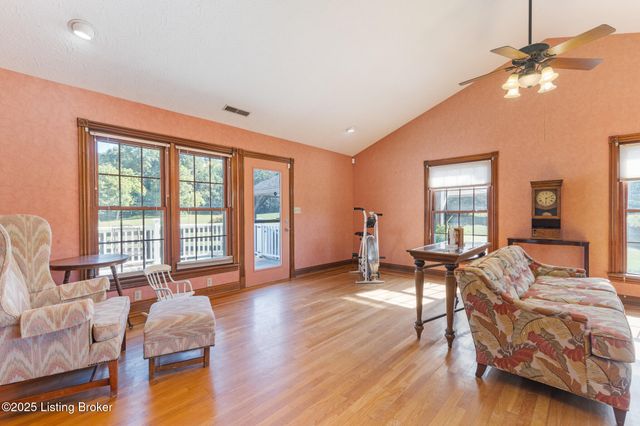 5607 Blevins Gap Rd, Louisville, KY 40272