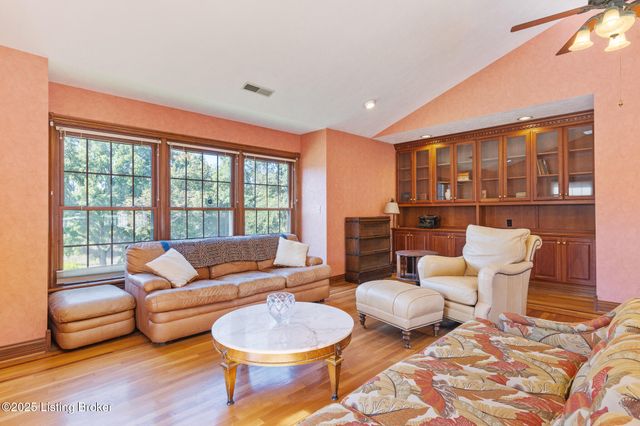 5607 Blevins Gap Rd, Louisville, KY 40272