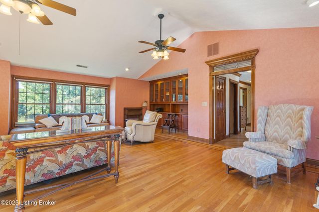 5607 Blevins Gap Rd, Louisville, KY 40272