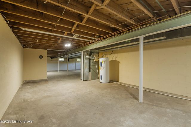 5607 Blevins Gap Rd, Louisville, KY 40272