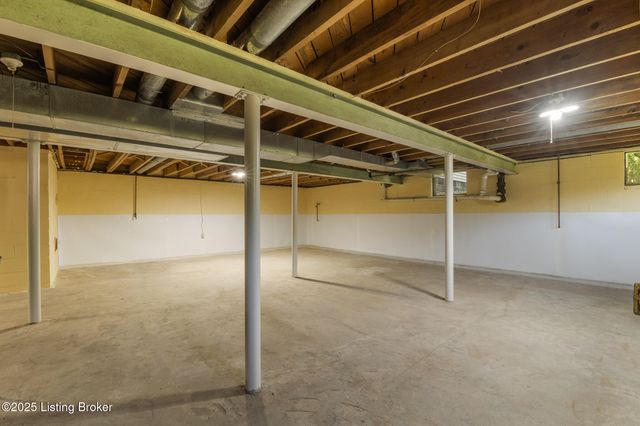 5607 Blevins Gap Rd, Louisville, KY 40272