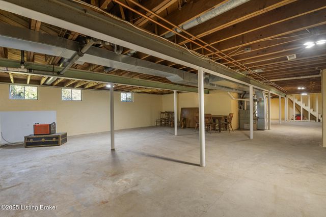 5607 Blevins Gap Rd, Louisville, KY 40272