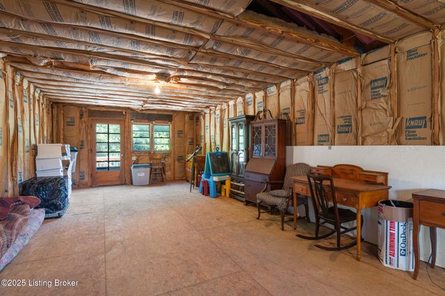 5607 Blevins Gap Rd, Louisville, KY 40272