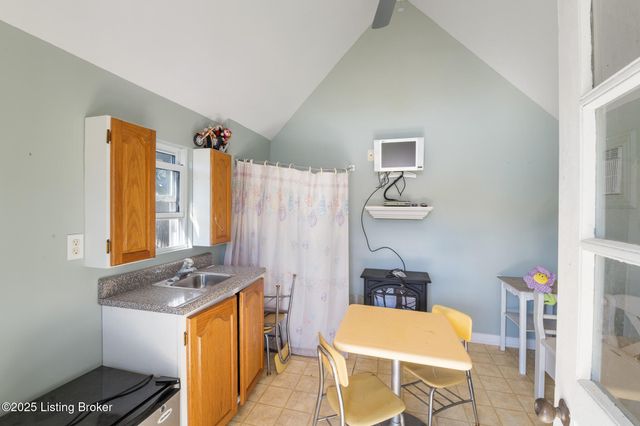 5607 Blevins Gap Rd, Louisville, KY 40272