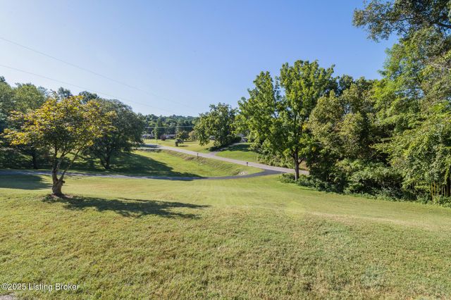 5607 Blevins Gap Rd, Louisville, KY 40272