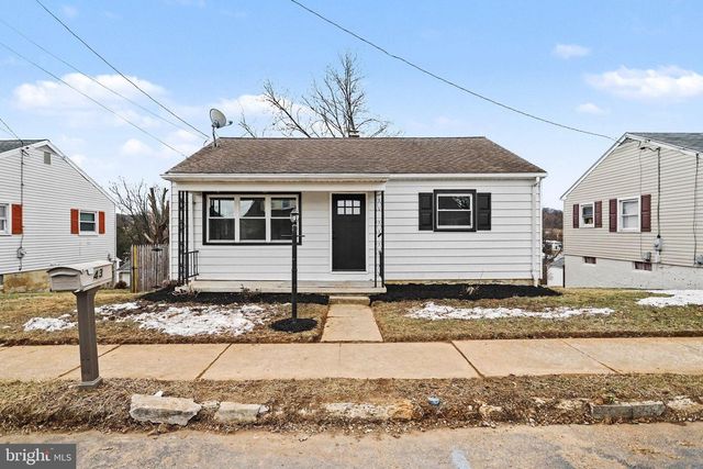 43 W HIGH ST, Windsor, PA 17366