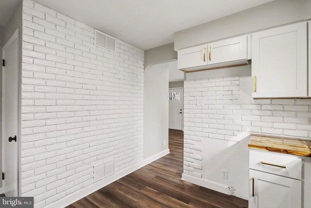 43 W HIGH ST, Windsor, PA 17366