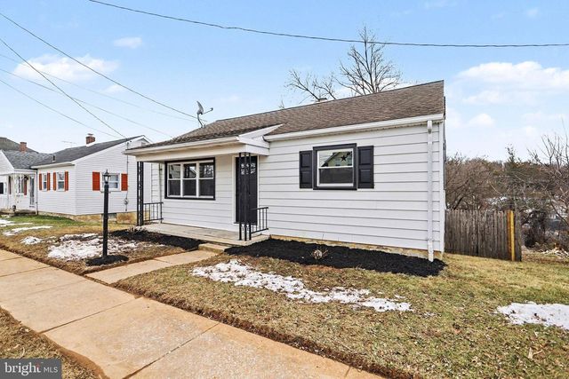 43 W HIGH ST, Windsor, PA 17366