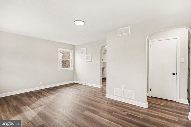 43 W HIGH ST, Windsor, PA 17366