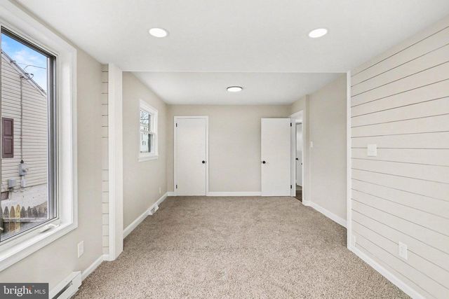 43 W HIGH ST, Windsor, PA 17366