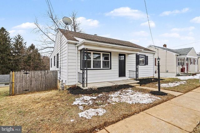 43 W HIGH ST, Windsor, PA 17366