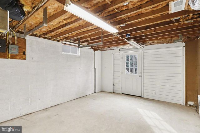 43 W HIGH ST, Windsor, PA 17366