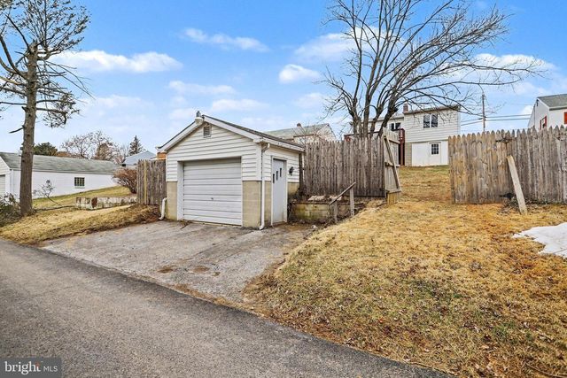 43 W HIGH ST, Windsor, PA 17366