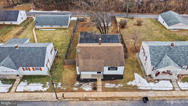 43 W HIGH ST, Windsor, PA 17366