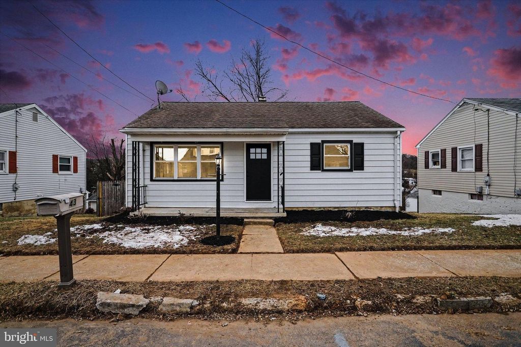 Image 1 of property listing at 43 W HIGH ST, Windsor, PA 17366