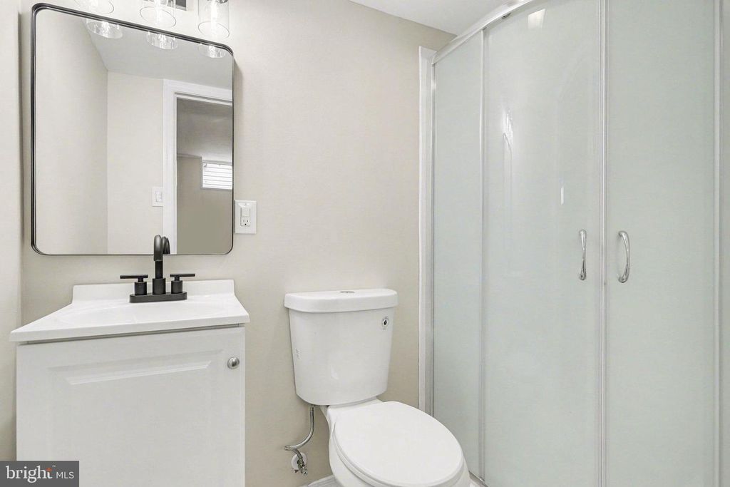 Image 17 of property listing at 43 W HIGH ST, Windsor, PA 17366