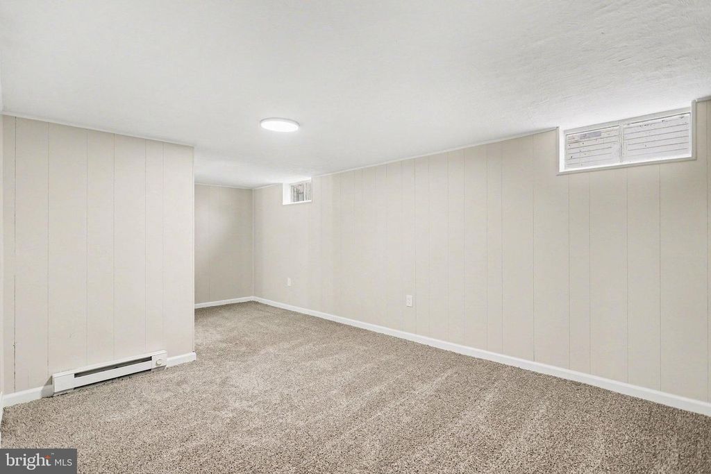 Image 20 of property listing at 43 W HIGH ST, Windsor, PA 17366