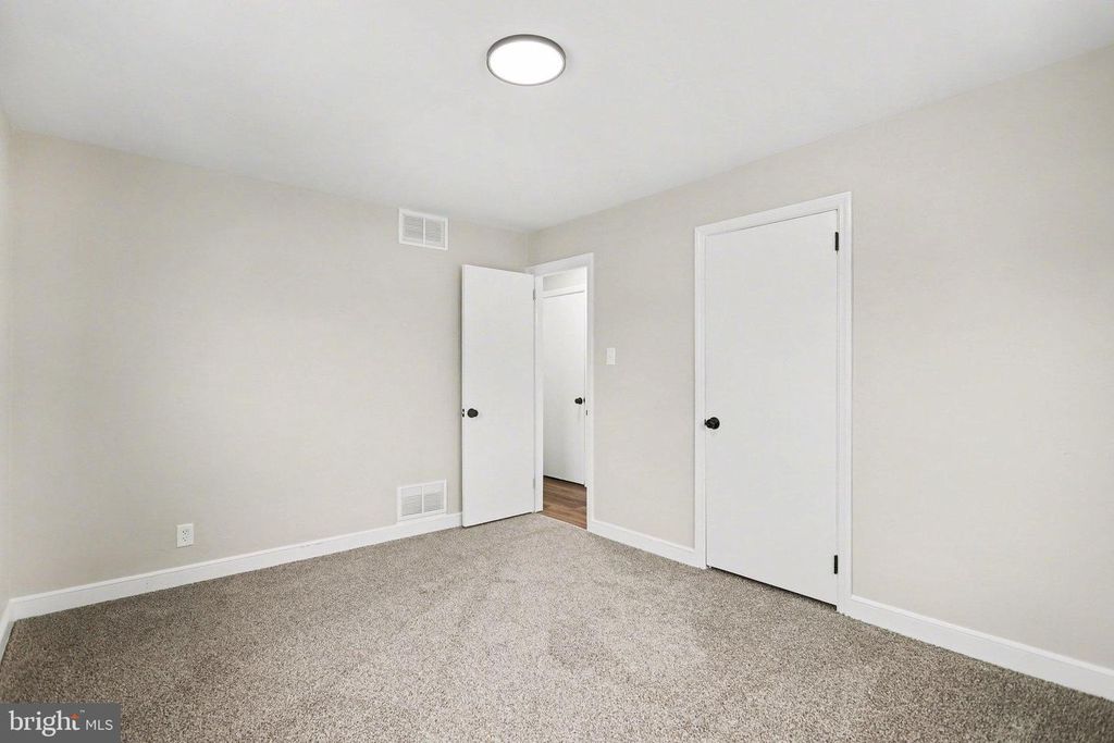 Image 27 of property listing at 43 W HIGH ST, Windsor, PA 17366