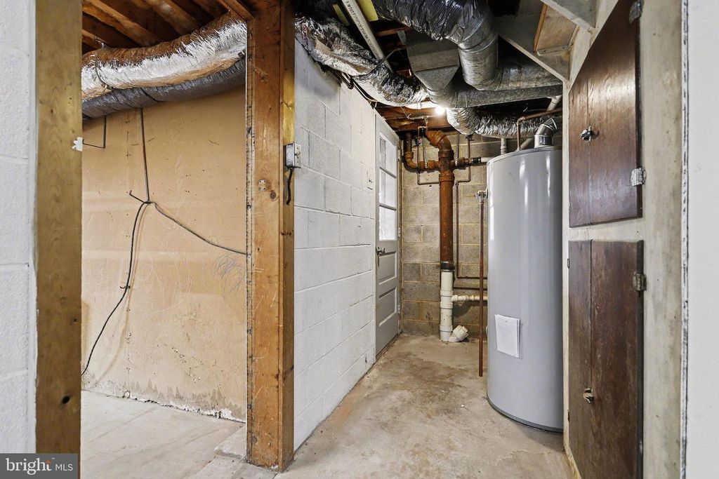 Image 30 of property listing at 43 W HIGH ST, Windsor, PA 17366