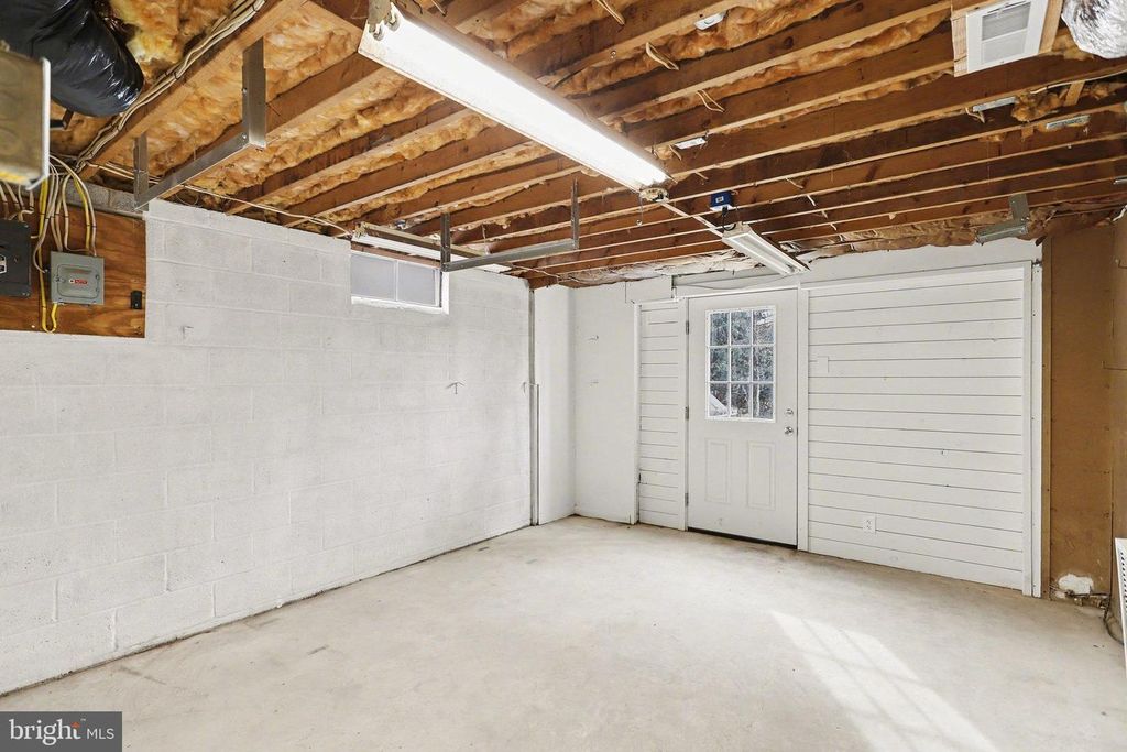 Image 32 of property listing at 43 W HIGH ST, Windsor, PA 17366