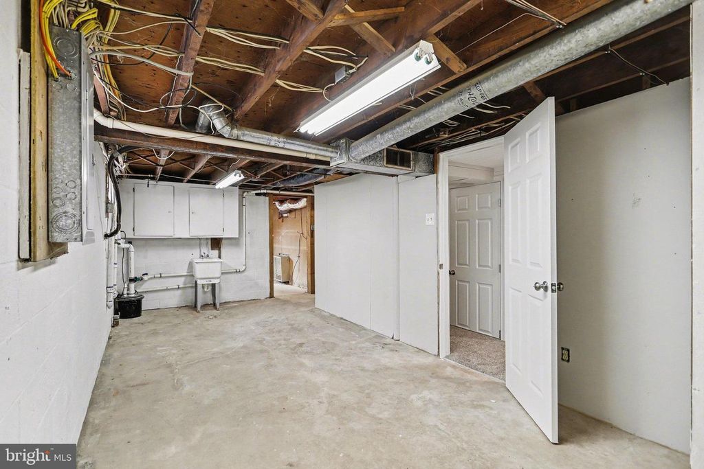 Image 33 of property listing at 43 W HIGH ST, Windsor, PA 17366