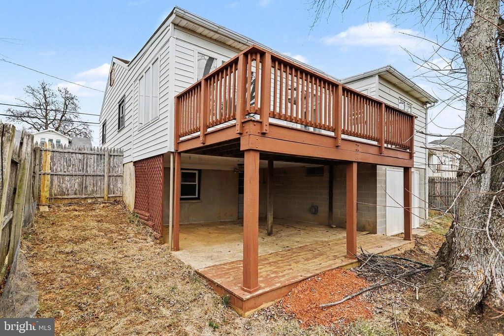 Image 35 of property listing at 43 W HIGH ST, Windsor, PA 17366