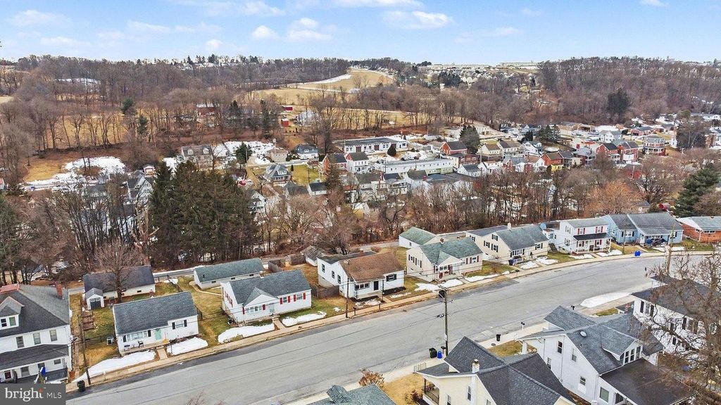 Image 39 of property listing at 43 W HIGH ST, Windsor, PA 17366