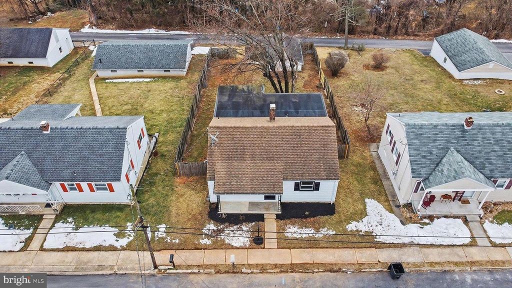 Image 41 of property listing at 43 W HIGH ST, Windsor, PA 17366