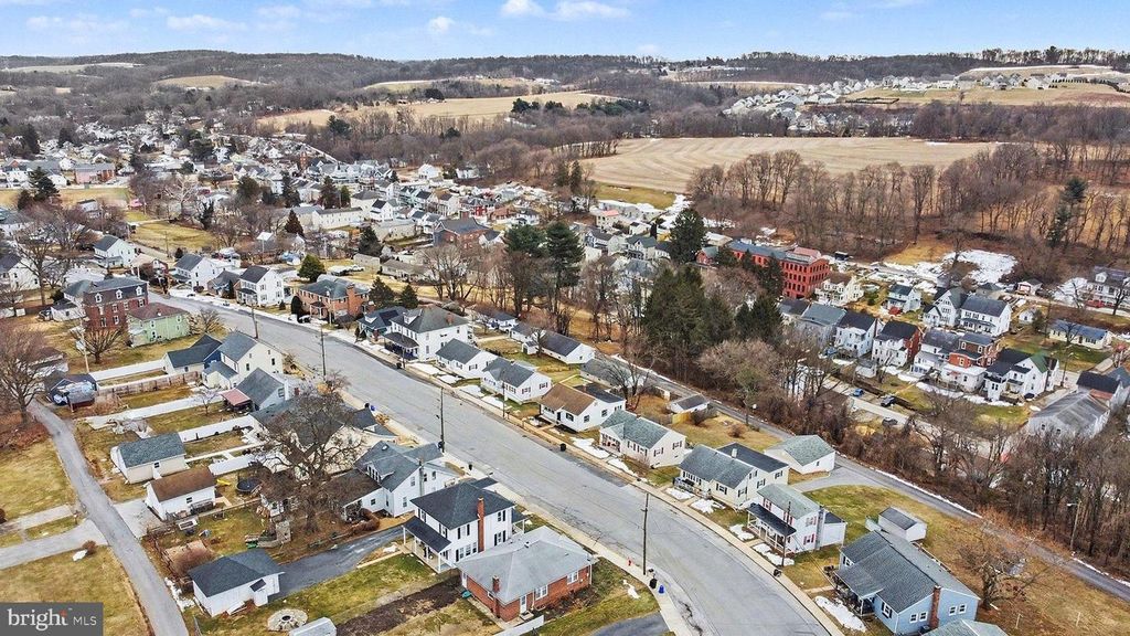 Image 42 of property listing at 43 W HIGH ST, Windsor, PA 17366