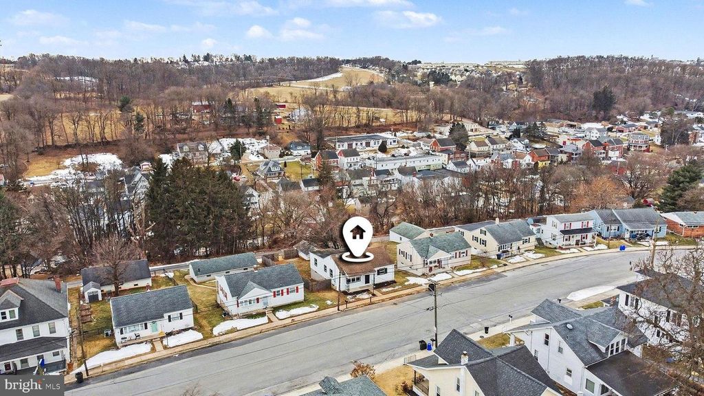 Image 44 of property listing at 43 W HIGH ST, Windsor, PA 17366