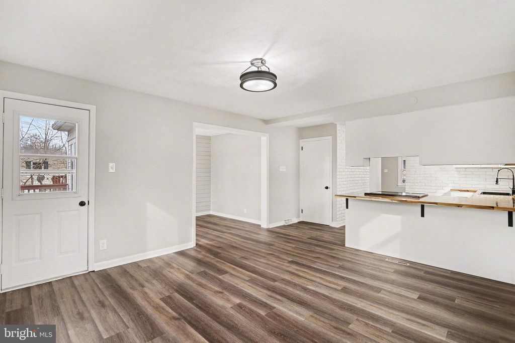 Image 8 of property listing at 43 W HIGH ST, Windsor, PA 17366