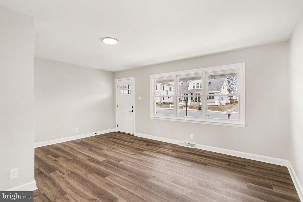 Image 9 of property listing at 43 W HIGH ST, Windsor, PA 17366