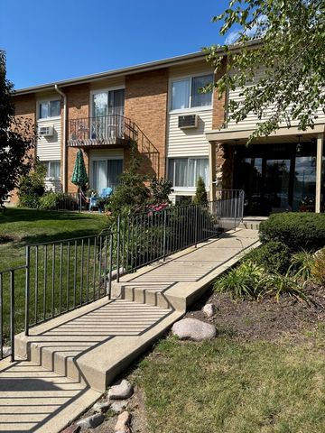8868 Kenneth Drive 2F, Des Plaines, IL 60016