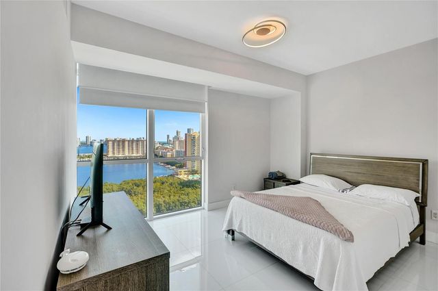 400 Sunny Isles Boulevard 2005, Sunny Isles Beach, FL 33160