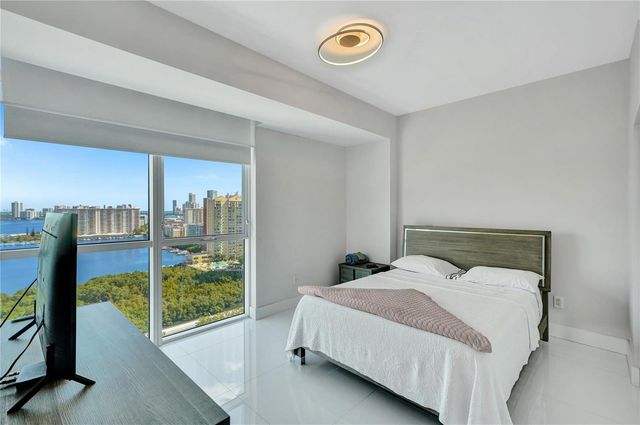 400 Sunny Isles Boulevard 2005, Sunny Isles Beach, FL 33160