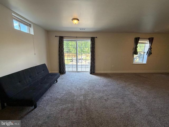8905 EDMONSTON DR, Bristow, VA 20136