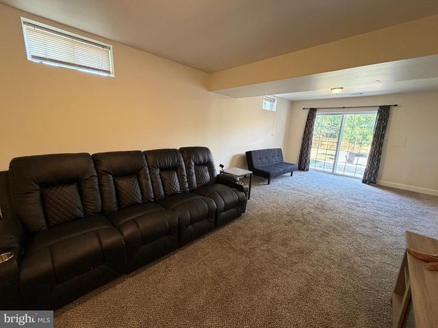 8905 EDMONSTON DR, Bristow, VA 20136