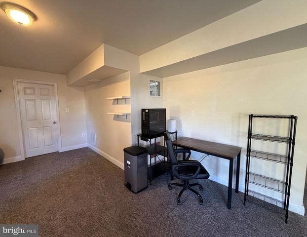 8905 EDMONSTON DR, Bristow, VA 20136