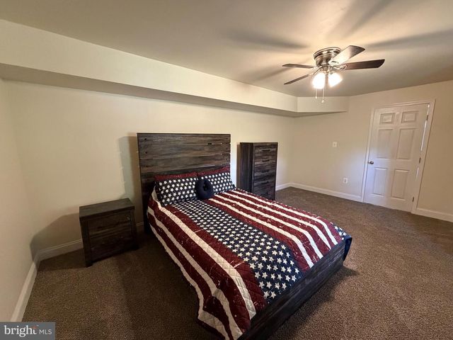 8905 EDMONSTON DR, Bristow, VA 20136