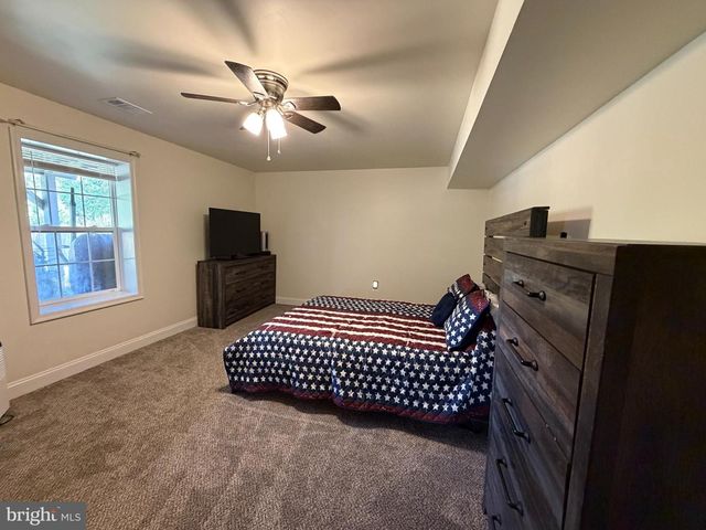 8905 EDMONSTON DR, Bristow, VA 20136