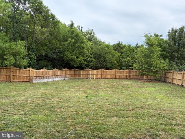 8905 EDMONSTON DR, Bristow, VA 20136