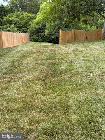 8905 EDMONSTON DR, Bristow, VA 20136
