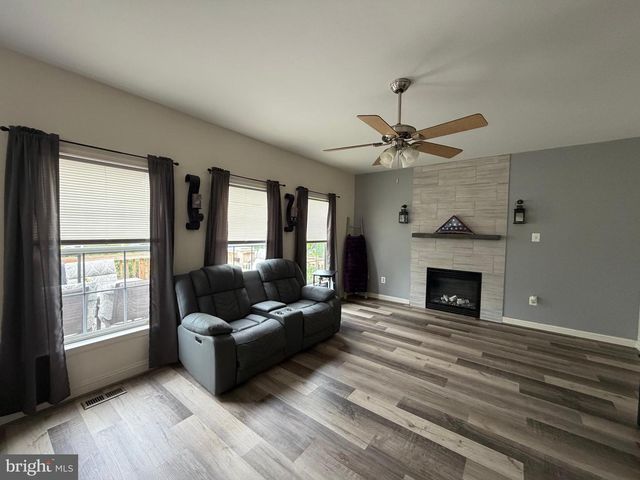 8905 EDMONSTON DR, Bristow, VA 20136