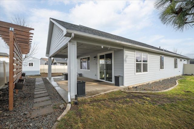 1824 S Ridgetop Dr, Greenacres, WA 99016